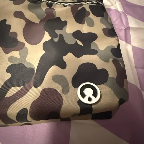 OneBlood Orlando Florida ShortyLOVE Amuse Crossbody Bag - Picture 3 of 14